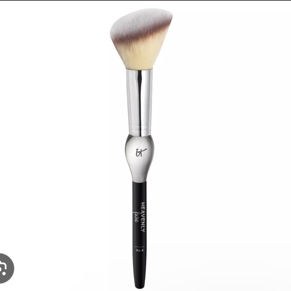 IT Cosmetics Heavenly Luxe Makeup Brush - Silver and Black Number 4 brush